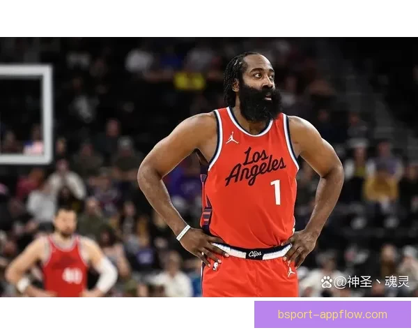 米切尔盛赞哈登为名人堂级别球员 称其陪伴是最重要的支持